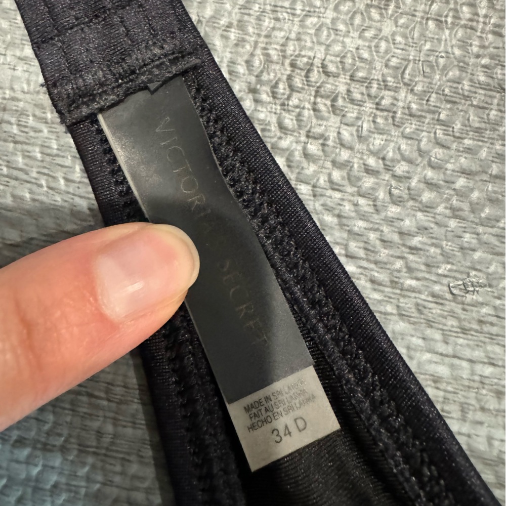 VS swim top size 34D - Picture 3 of 3
